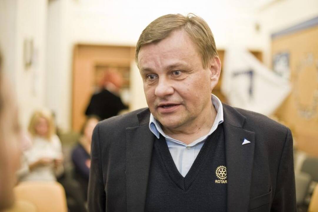 Darbo partijos štabe jau liejasi šampanas