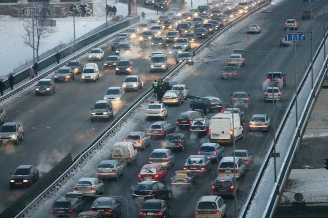 Geležinio Vilko gatvėje susidūrė keliolika automobilių