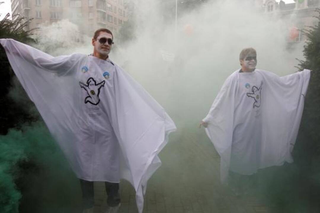 Briuselyje dešimtys tūkstančių žmonių protestuoja prieš griežtą taupymą
