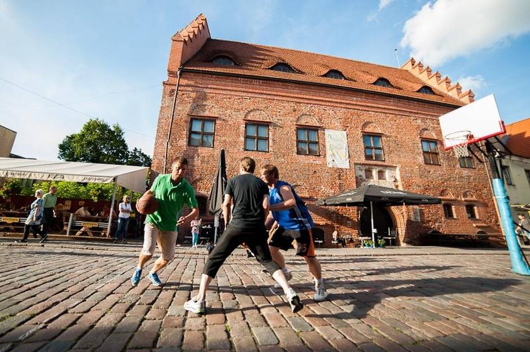 Kauno senamiesčio kavinės užsikrėtė krepšinio manija