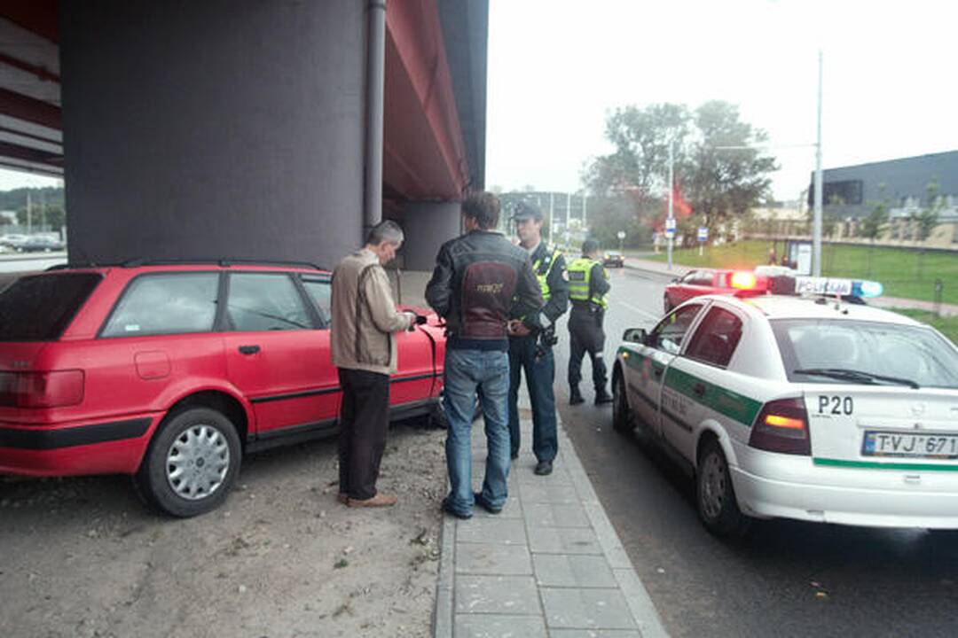 Palijus sostinėje nepataisomai sudaužyti du automobiliai „Audi“ 