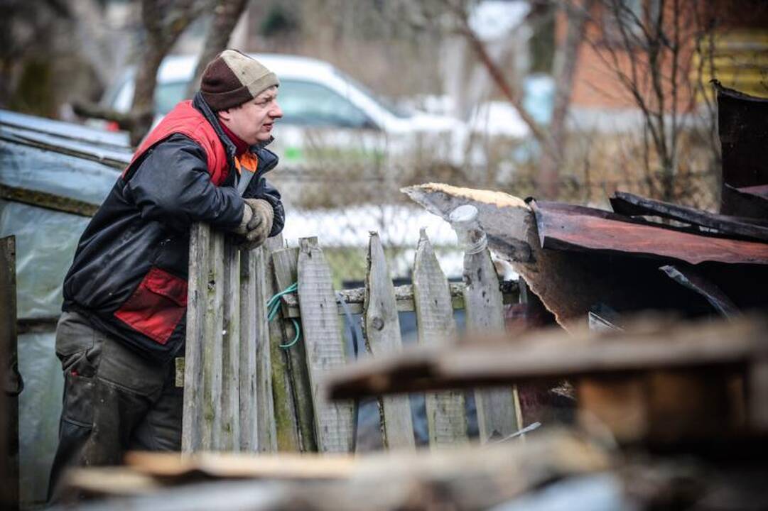 Gaisras Žiegždriuose: supleškėjo namas, senukas apdegė veidą