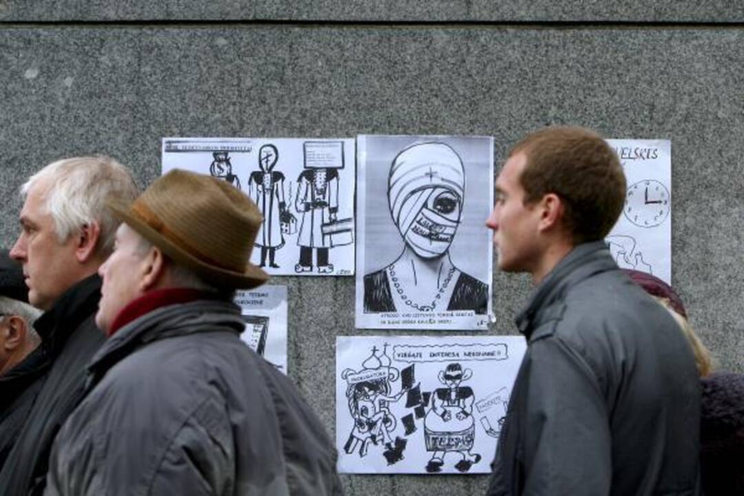 Piketuotojai Klaipėdoje koneveikė teismus ir būsimą gamyklą