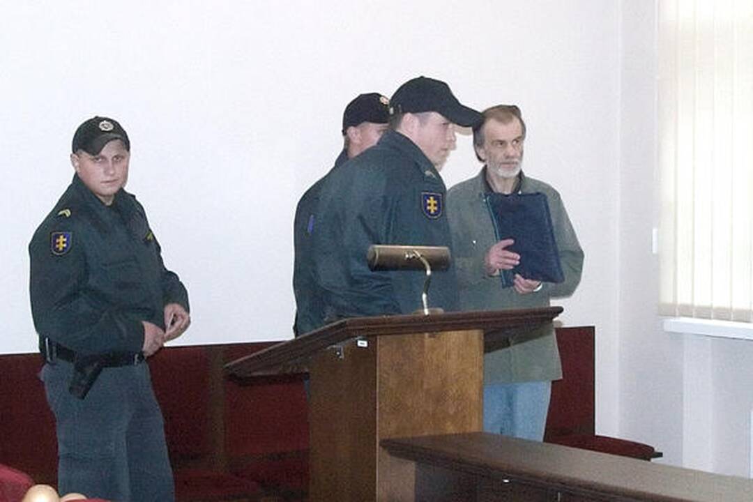Pedofilas veteranas iš žurnalistų siekia prisiteisti 1,5 mln. litų 