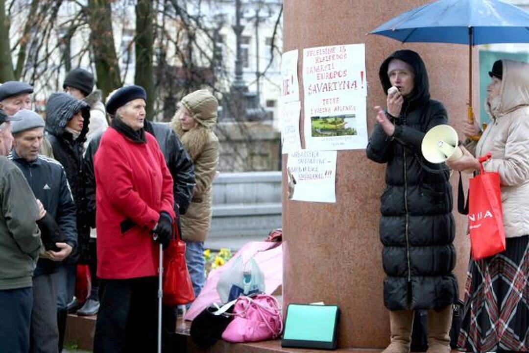 Piketuotojai Klaipėdoje koneveikė teismus ir būsimą gamyklą