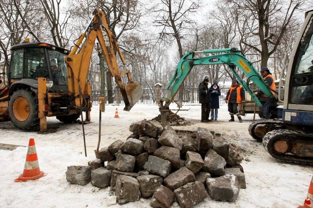 Šaltis vėl laužo vamzdžius: be vandens buvo likusi Vilniaus gatvė 
