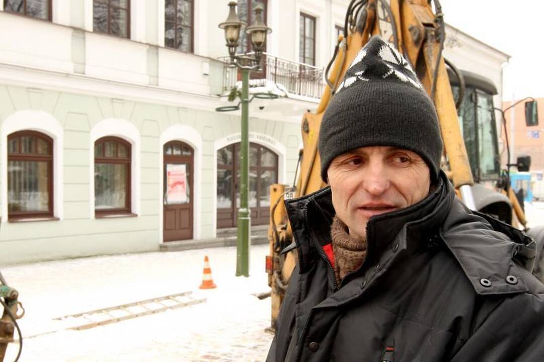 Šaltis vėl laužo vamzdžius: be vandens buvo likusi Vilniaus gatvė 