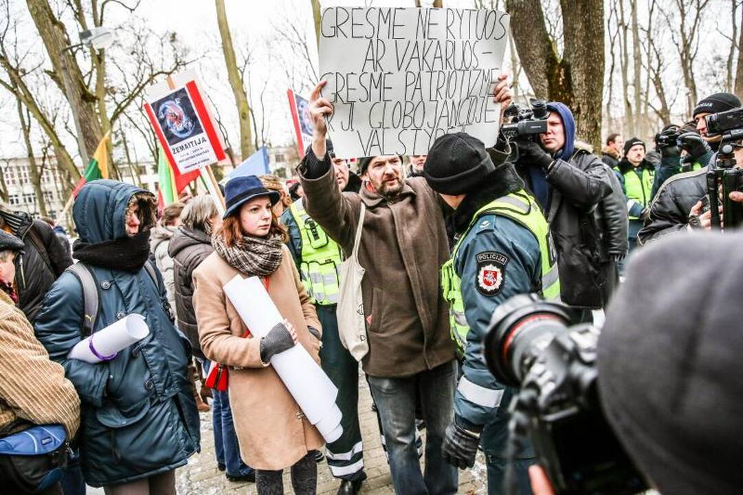 Provokacija nepavyko: tautininkų eitynės baigėsi sugiedojus himną