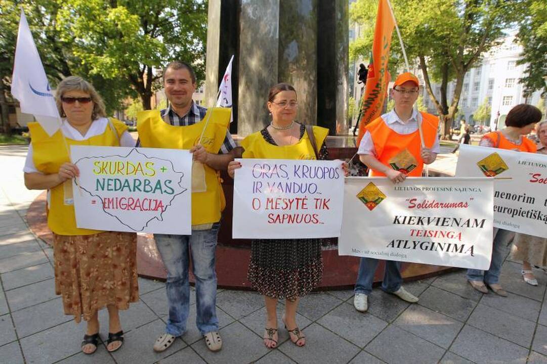 Vilniuje - profsąjungų piketas už MMA didinimą