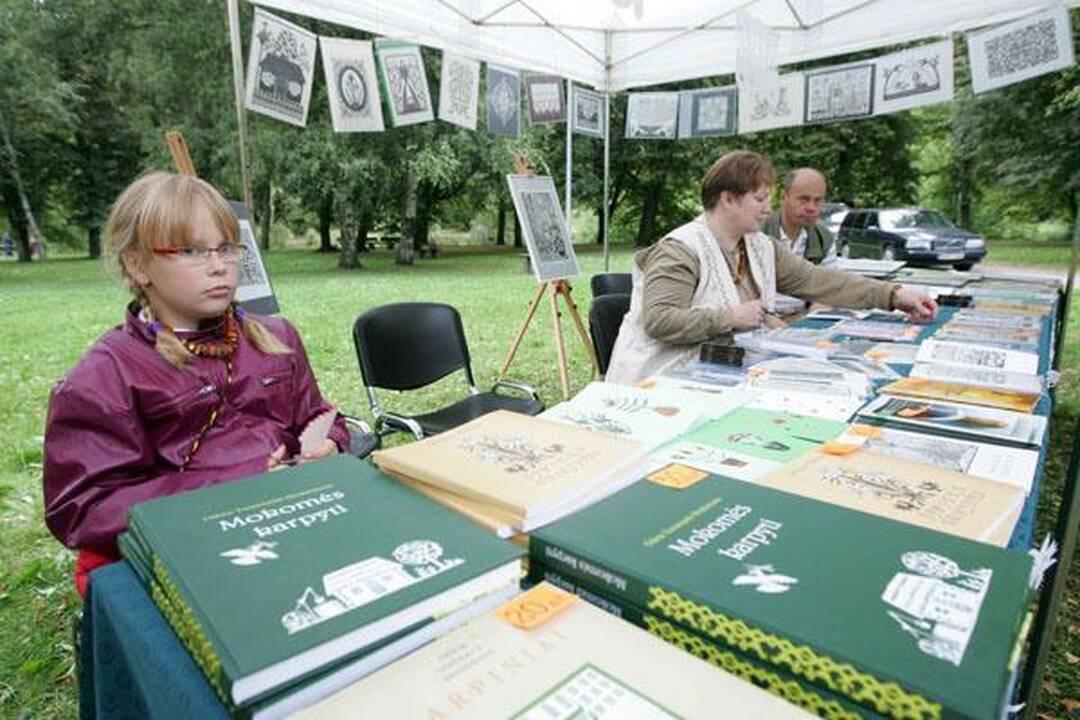 Šeimų mugę sostinėje išsklaidė lietus