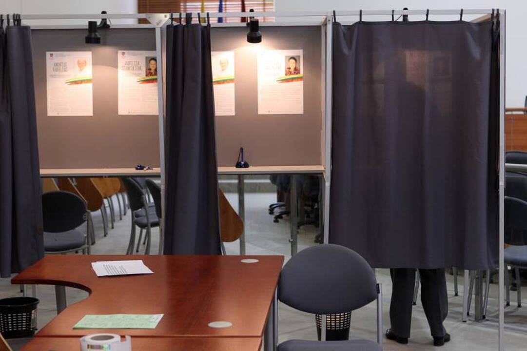 Antrajame rinkimų ture rinkėjų eilės gerokai trumpesnės