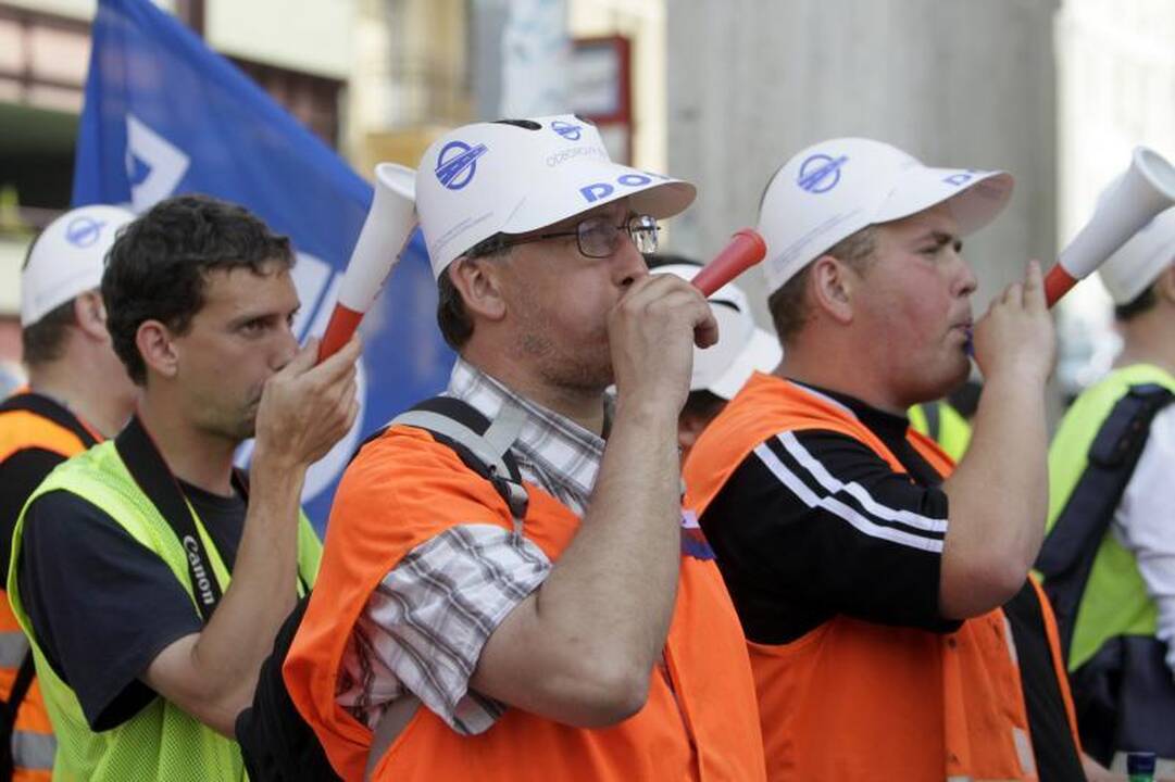 Čekai streikuoja dėl vyriausybės taupymo priemonių