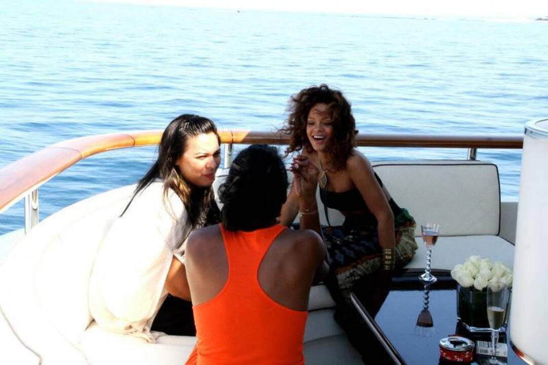 Rihanna paviešino intymias atostogų nuotraukas