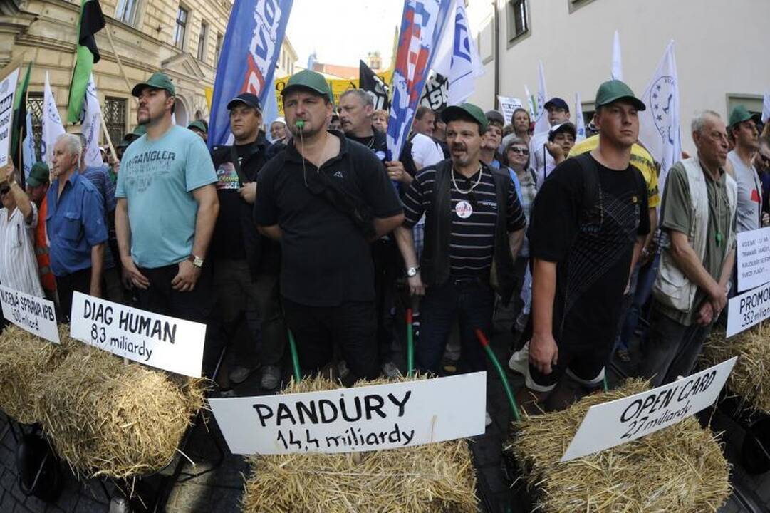 Čekai streikuoja dėl vyriausybės taupymo priemonių