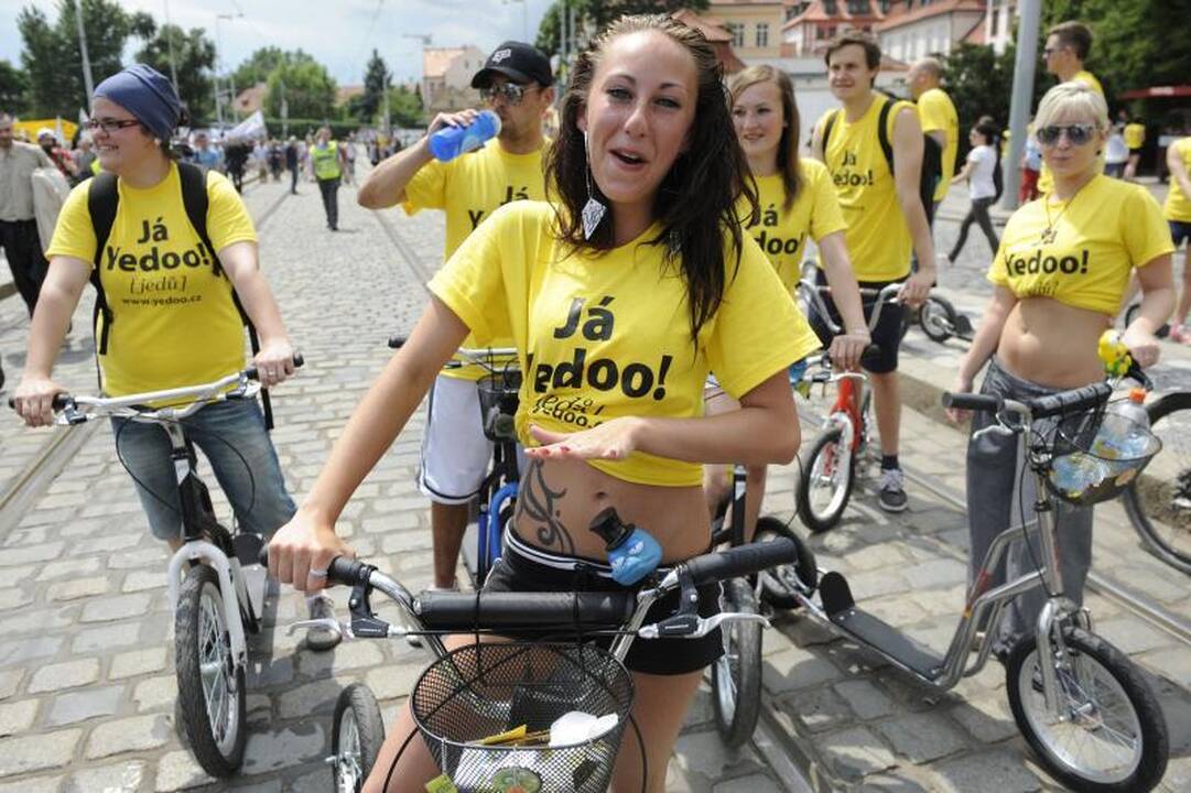 Čekai streikuoja dėl vyriausybės taupymo priemonių