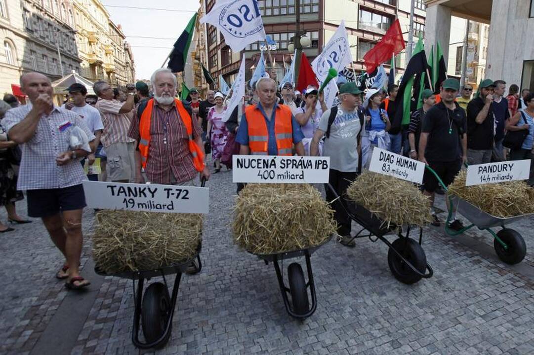 Čekai streikuoja dėl vyriausybės taupymo priemonių