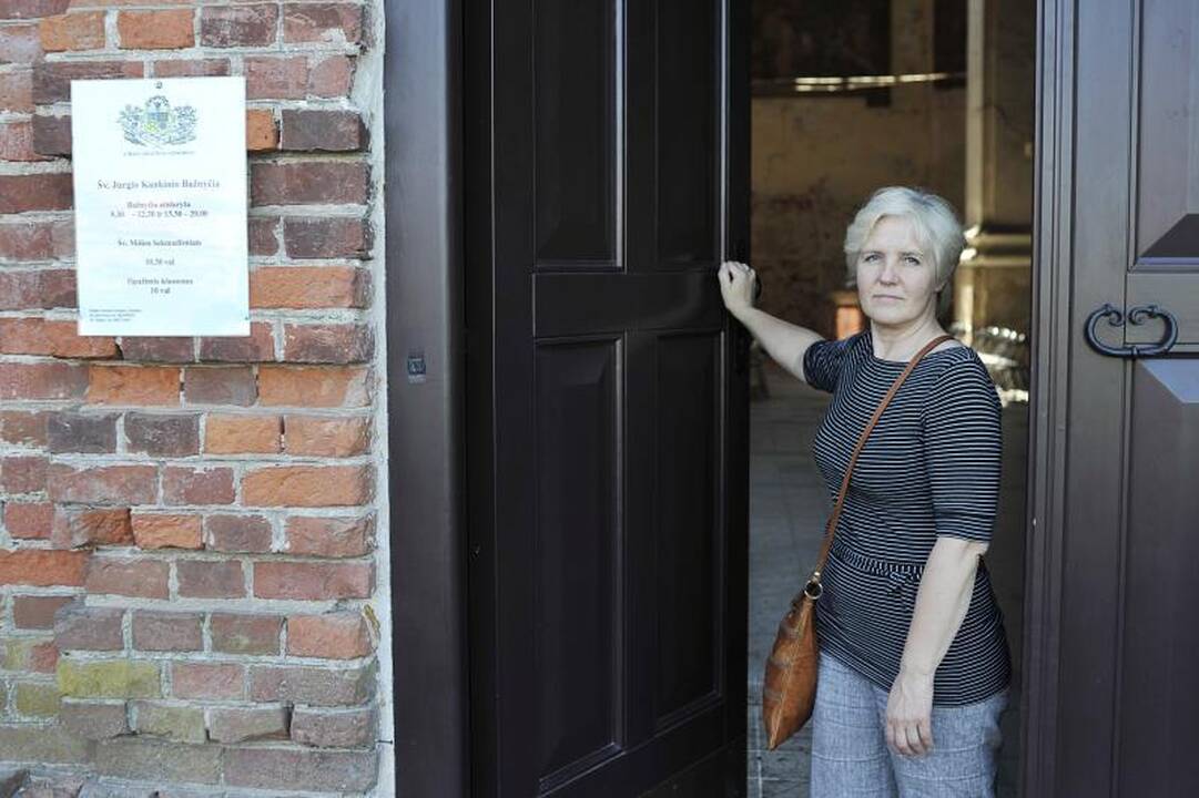 Vienuolyne nakvoja ne tik       vienuoliai