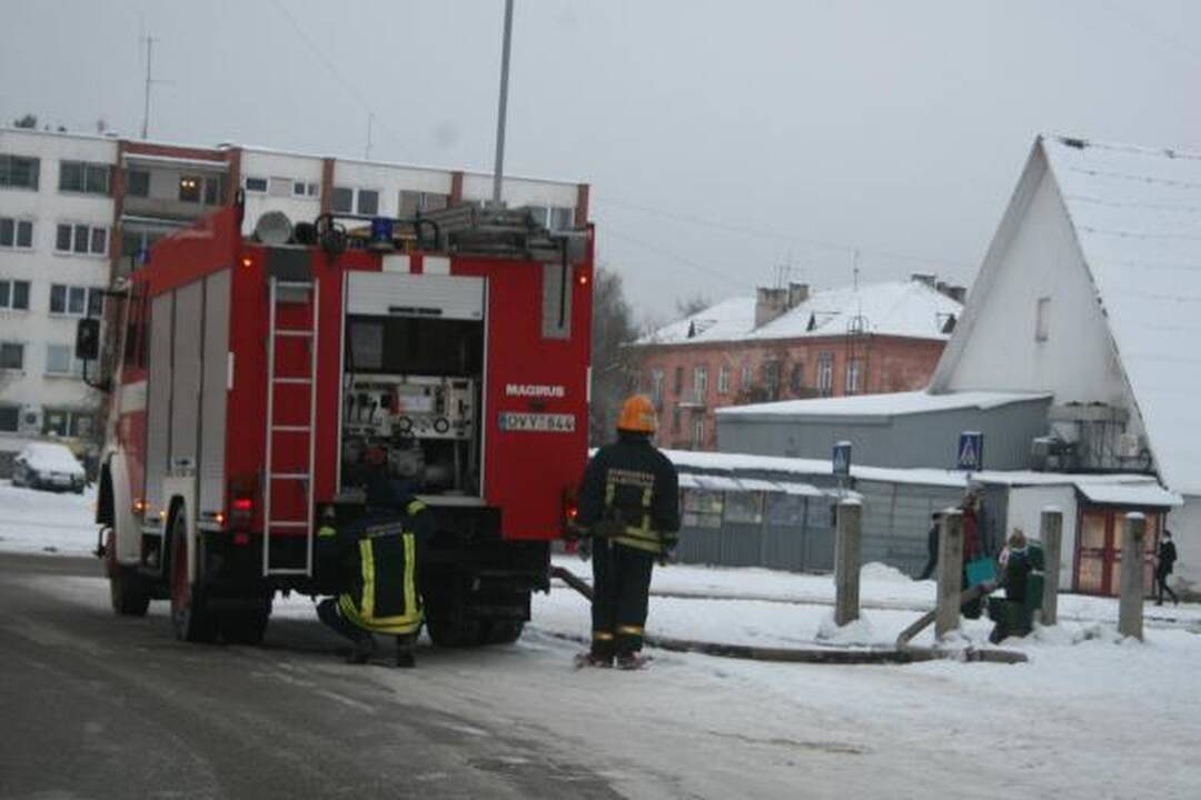 Dėl gaisro Žemuosiuose Paneriuose sustabdytas traukinių eismas
