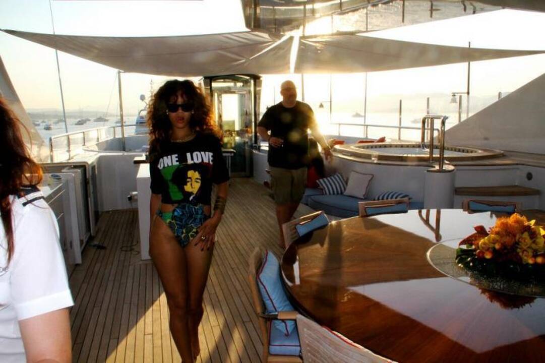 Rihanna paviešino intymias atostogų nuotraukas