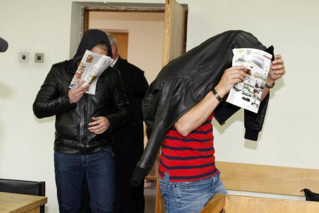 Nuteisti už nužudymą šilutiškiai teisme žegnojosi
