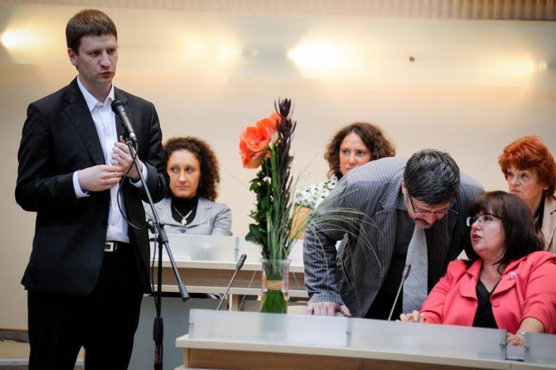 Politinė rokiruotė: D.Ratkelis ir A.Nesteckis apsimainė postais