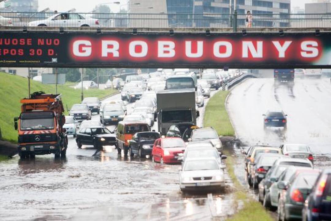 Liūtis ilgam paralyžiavo Vilniaus transportą