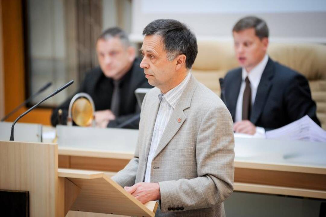 Politinė rokiruotė: D.Ratkelis ir A.Nesteckis apsimainė postais