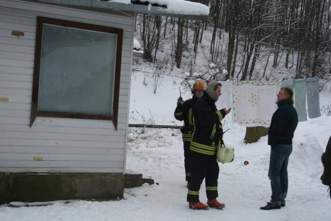 Dėl gaisro Žemuosiuose Paneriuose sustabdytas traukinių eismas