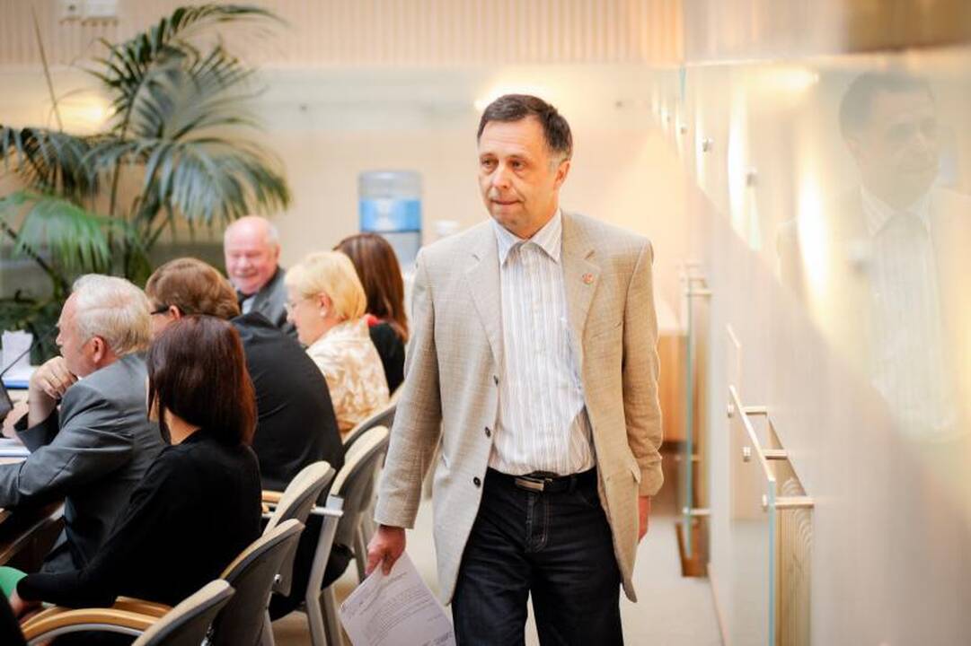 Politinė rokiruotė: D.Ratkelis ir A.Nesteckis apsimainė postais