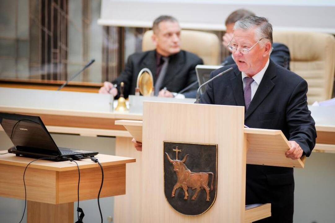 Politinė rokiruotė: D.Ratkelis ir A.Nesteckis apsimainė postais