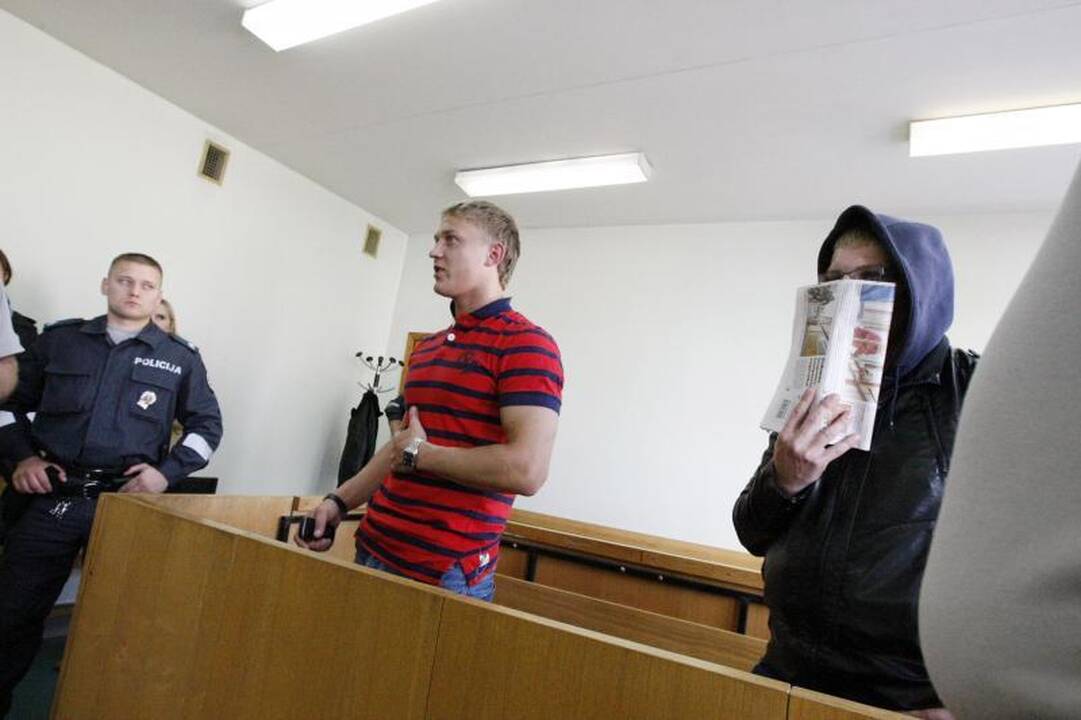 Nuteisti už nužudymą šilutiškiai teisme žegnojosi