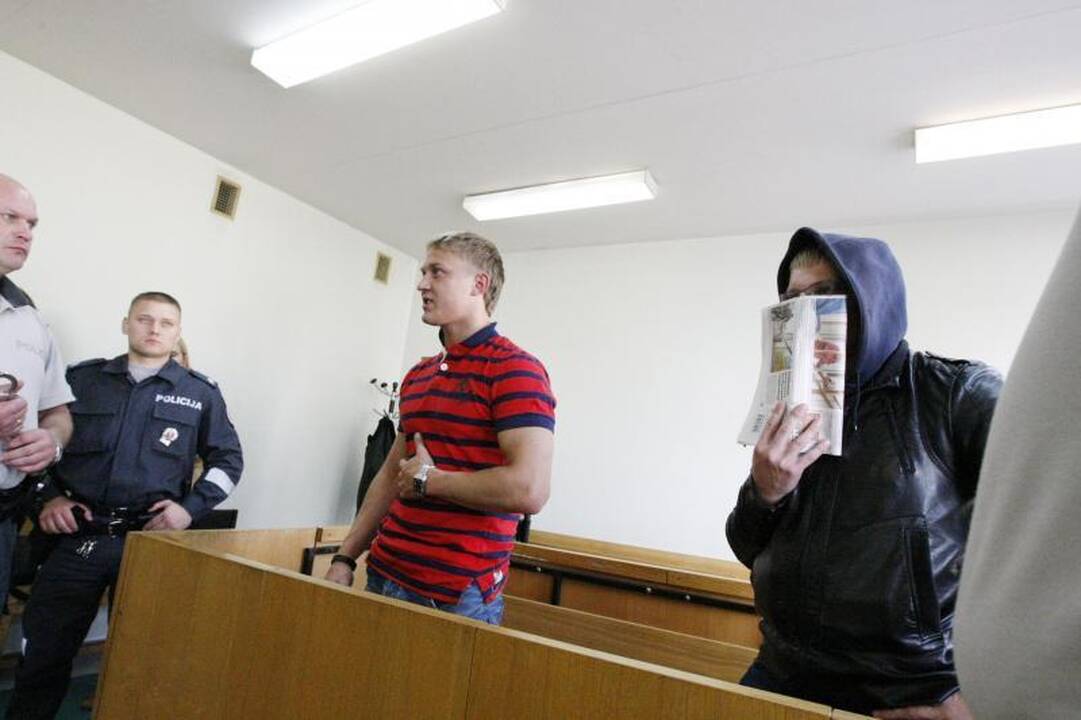 Nuteisti už nužudymą šilutiškiai teisme žegnojosi