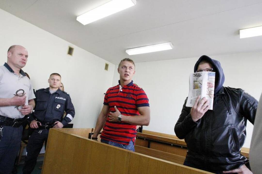 Nuteisti už nužudymą šilutiškiai teisme žegnojosi