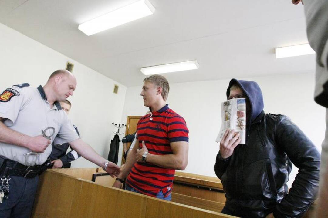 Nuteisti už nužudymą šilutiškiai teisme žegnojosi