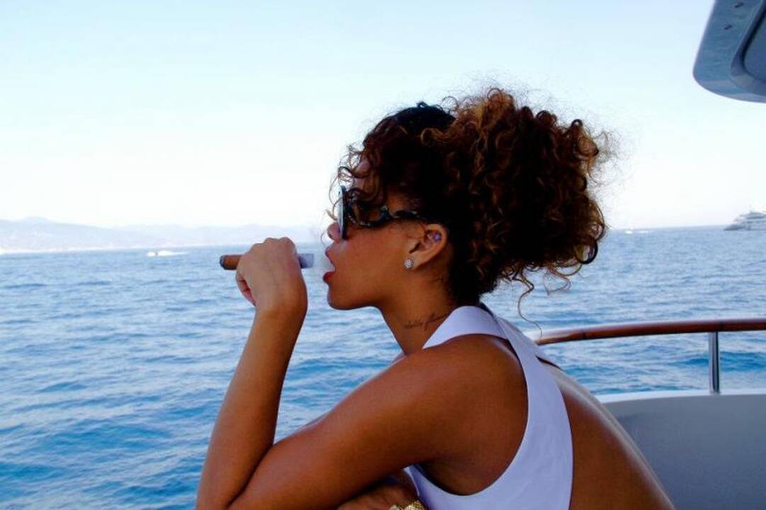 Rihanna paviešino intymias atostogų nuotraukas