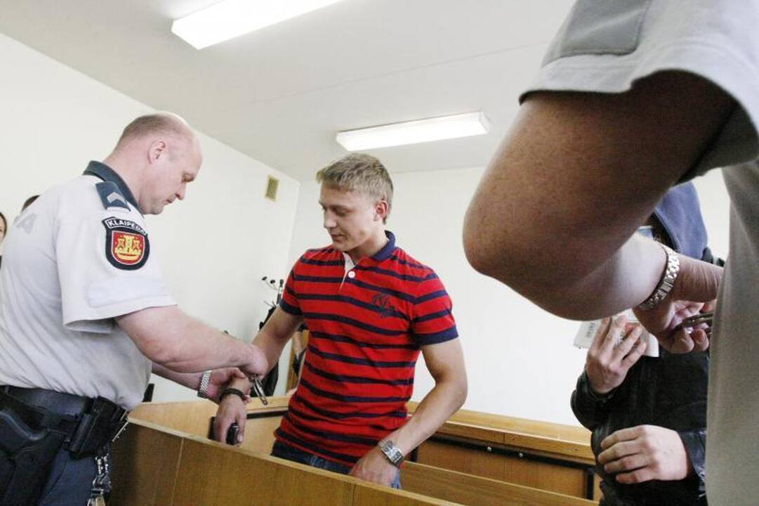 Nuteisti už nužudymą šilutiškiai teisme žegnojosi