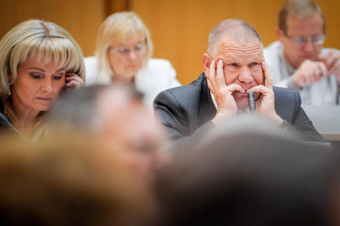 Politinė rokiruotė: D.Ratkelis ir A.Nesteckis apsimainė postais