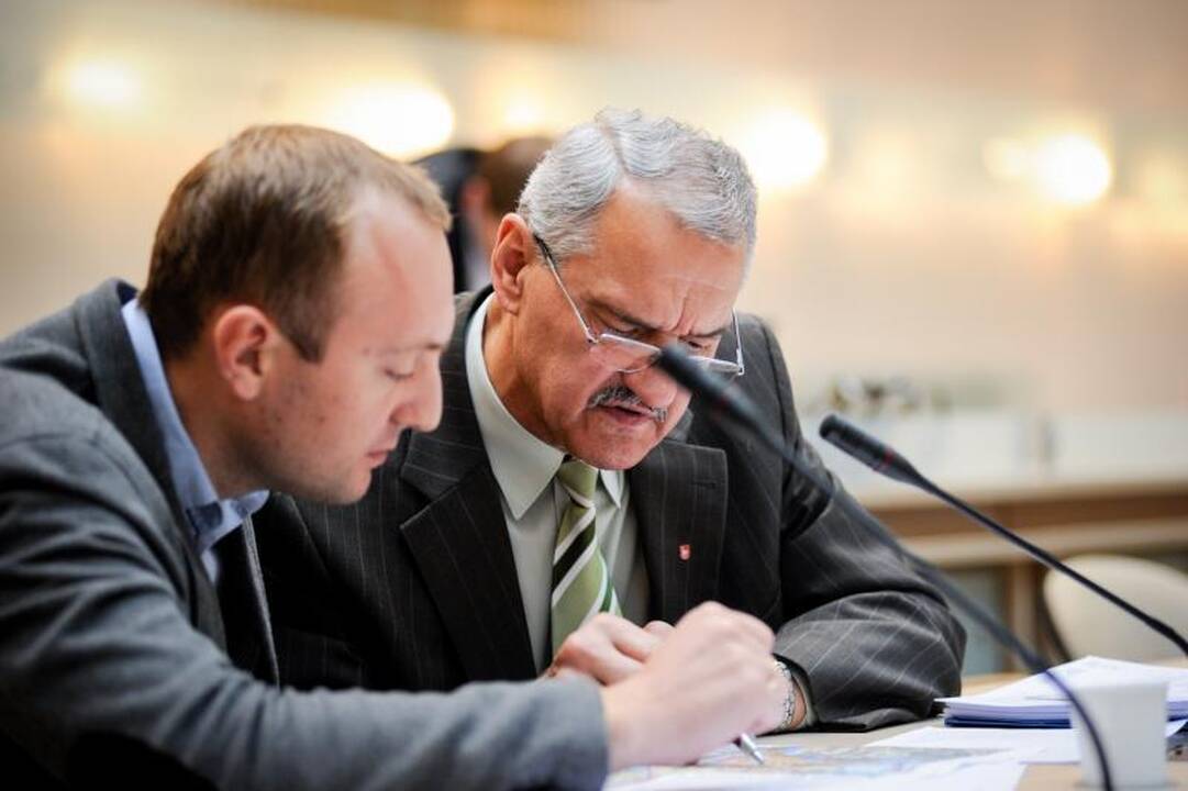 Politinė rokiruotė: D.Ratkelis ir A.Nesteckis apsimainė postais