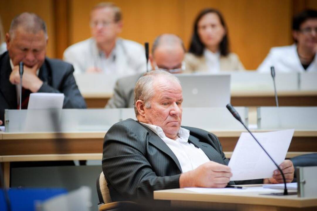 Politinė rokiruotė: D.Ratkelis ir A.Nesteckis apsimainė postais