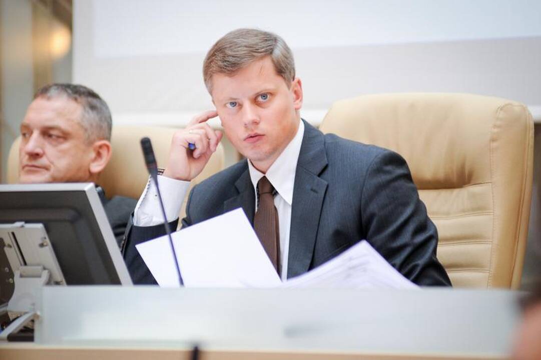 Politinė rokiruotė: D.Ratkelis ir A.Nesteckis apsimainė postais
