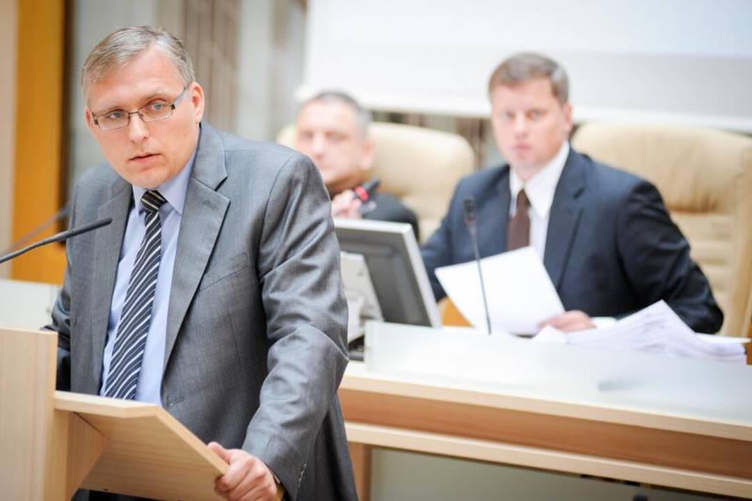 Politinė rokiruotė: D.Ratkelis ir A.Nesteckis apsimainė postais
