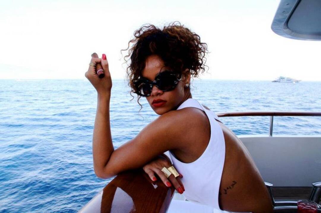 Rihanna paviešino intymias atostogų nuotraukas