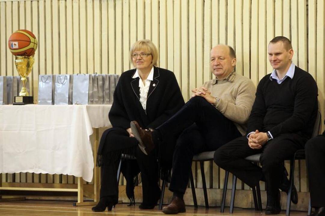Premjeras A.Kubilius sveikino krepšinio turnyro nugalėtojus 
