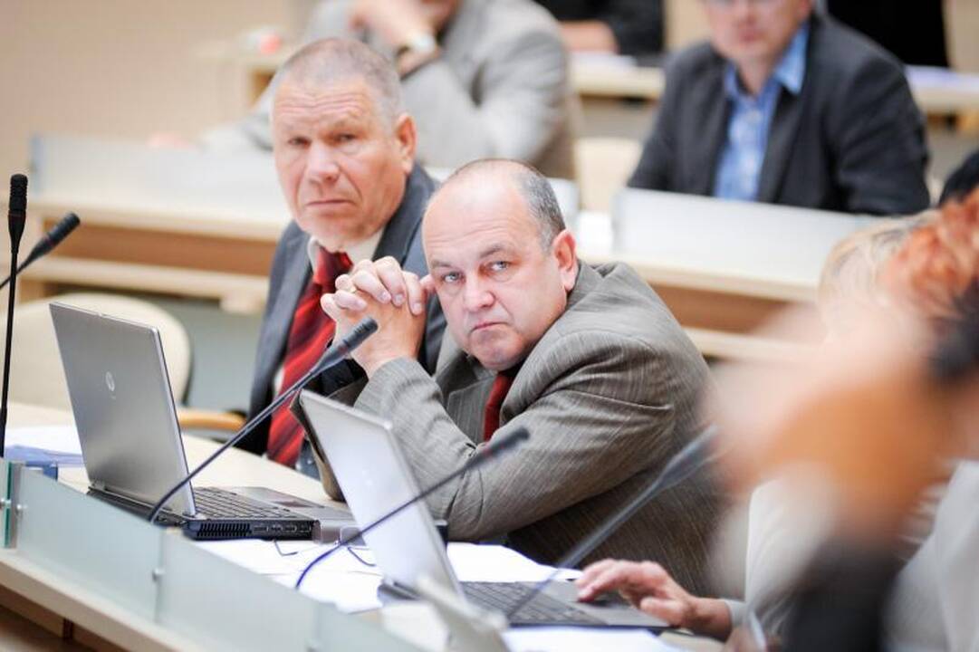 Politinė rokiruotė: D.Ratkelis ir A.Nesteckis apsimainė postais