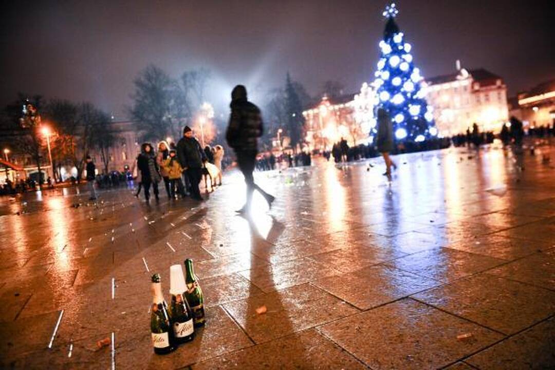 Vilniaus Katedros aikštėje – šampano taurės ir fejerverkai