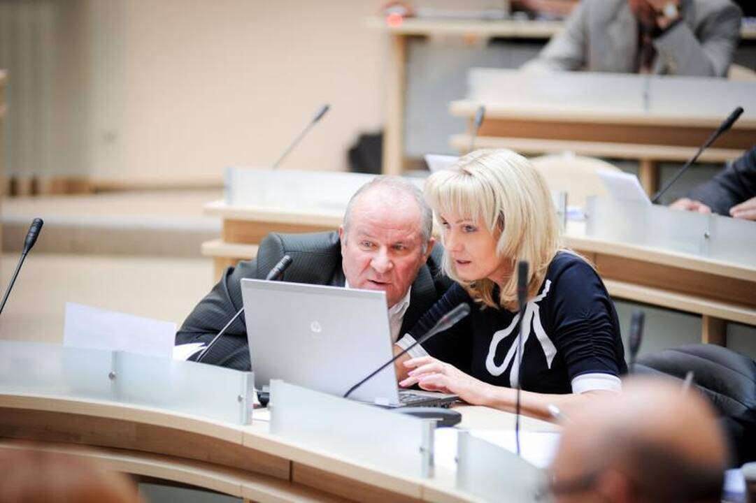 Politinė rokiruotė: D.Ratkelis ir A.Nesteckis apsimainė postais