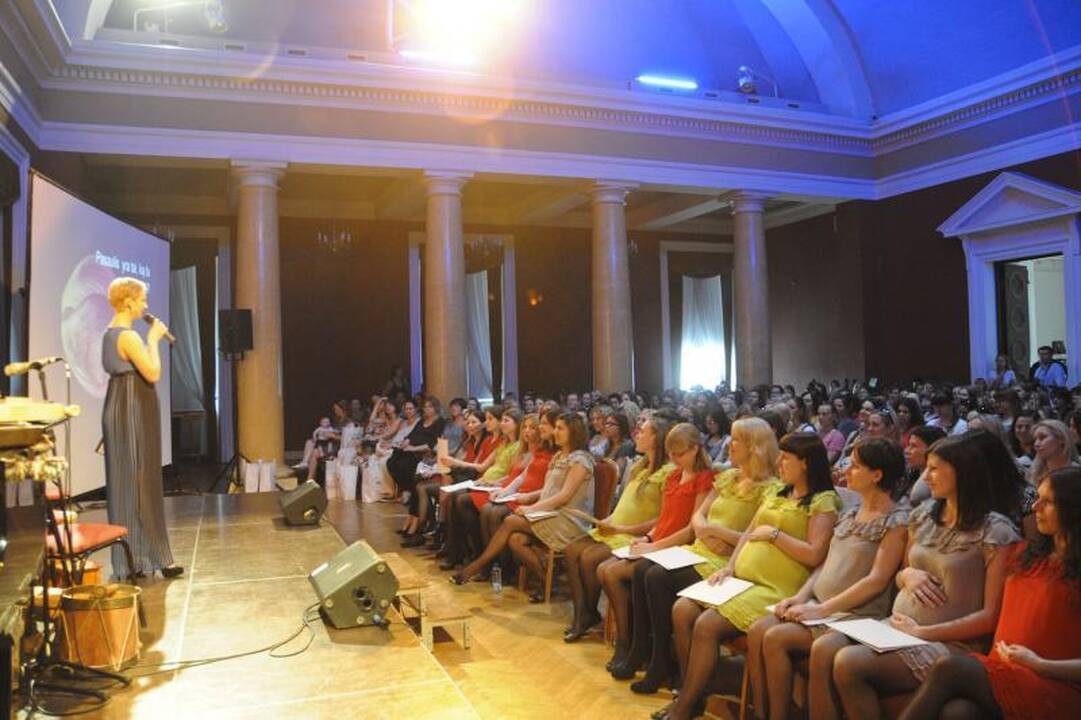 Vilniaus rotušėje – pavasarinė šventė būsimoms mamoms
