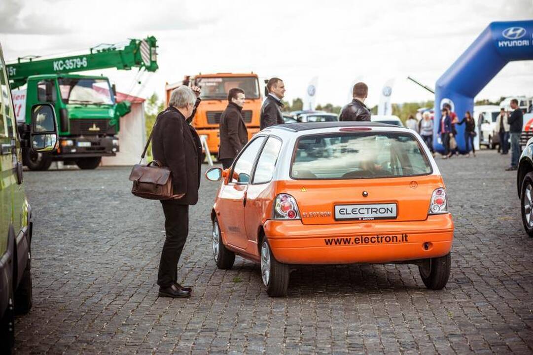 „Žalgirio“ arenoje seilę varvina automobilių gerbėjai