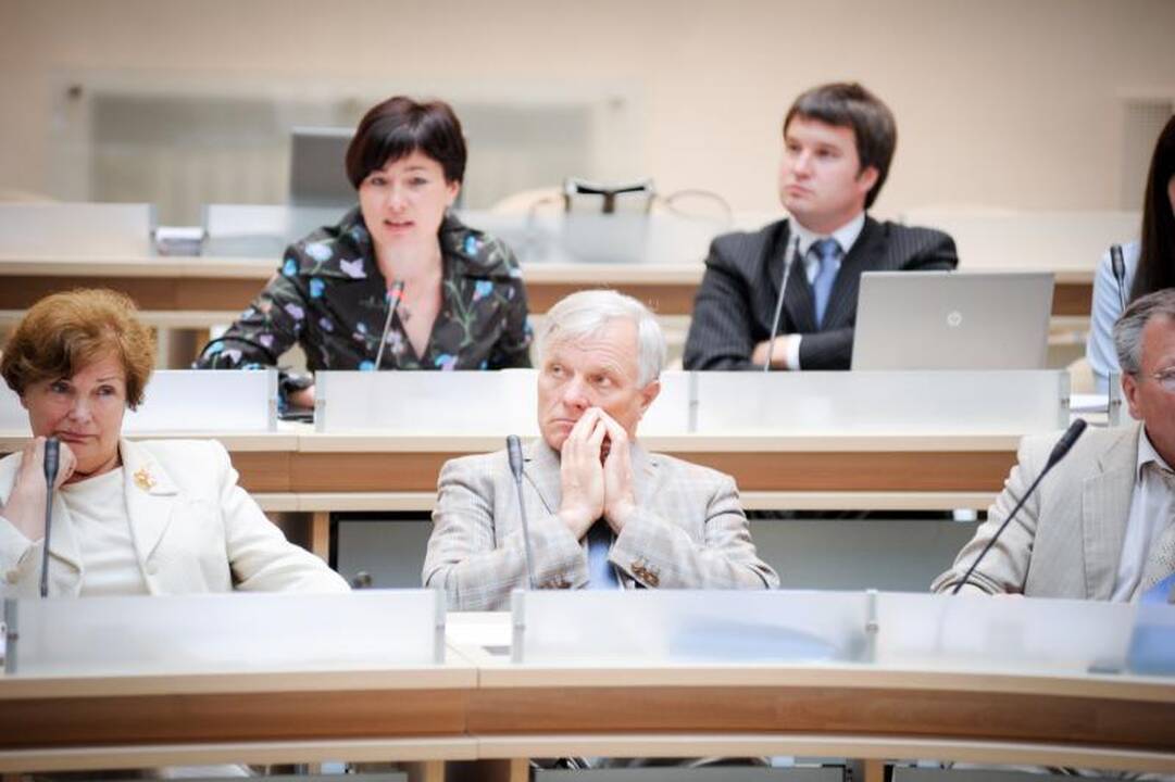Politinė rokiruotė: D.Ratkelis ir A.Nesteckis apsimainė postais