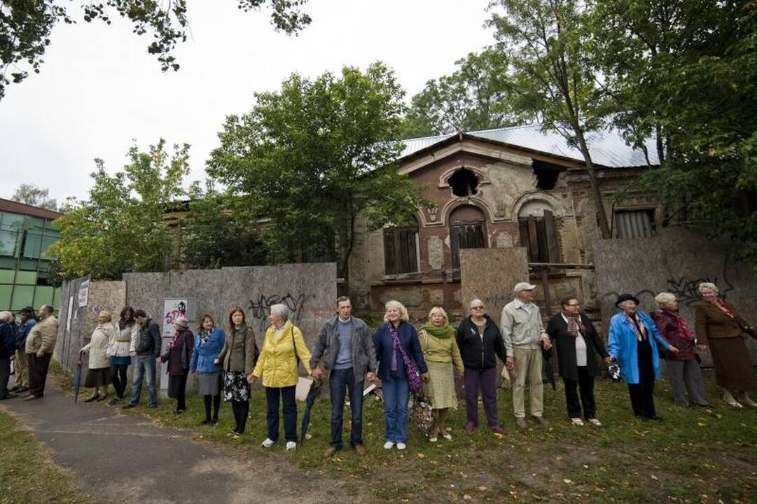 Istoriniais menininkų takais ieškota Žaliakalnio dvasia